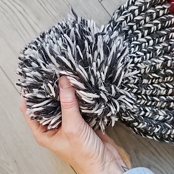 Roots Chunky Knit PomPom Beanie - Picture 5 of 10